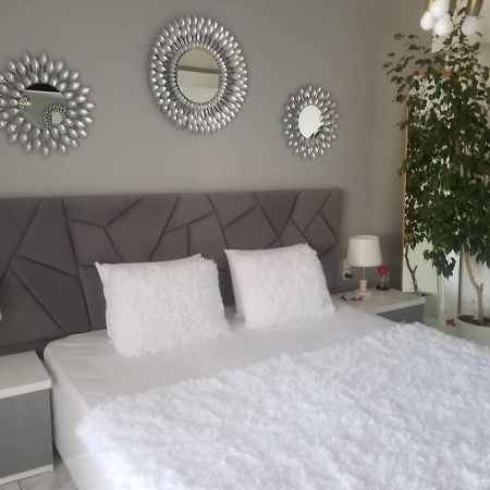 Anis Apartments Sarandë Esterno foto