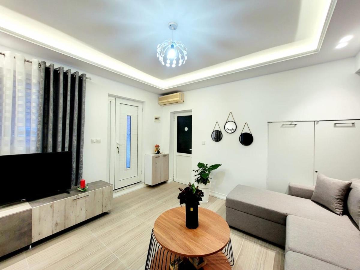 Anis Apartments Sarandë Esterno foto