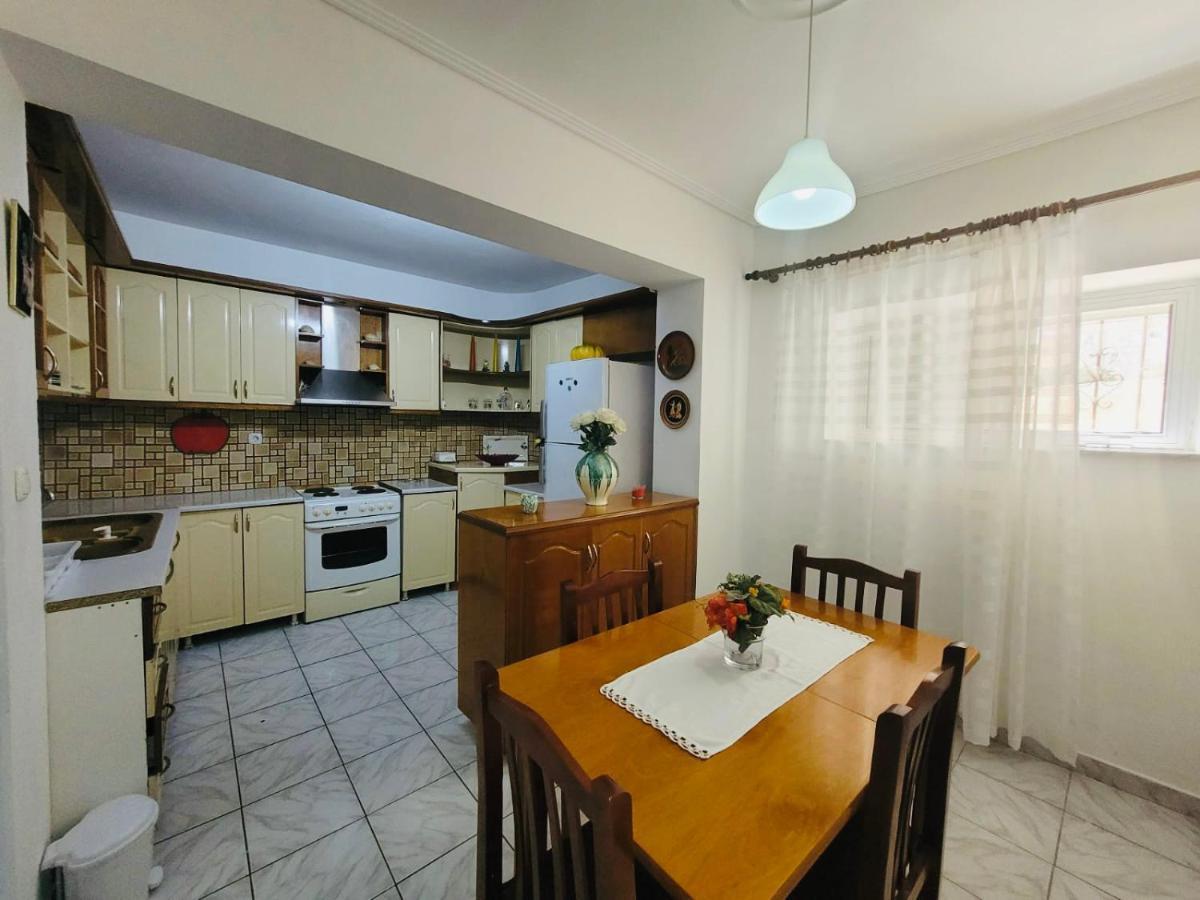 Anis Apartments Sarandë Esterno foto