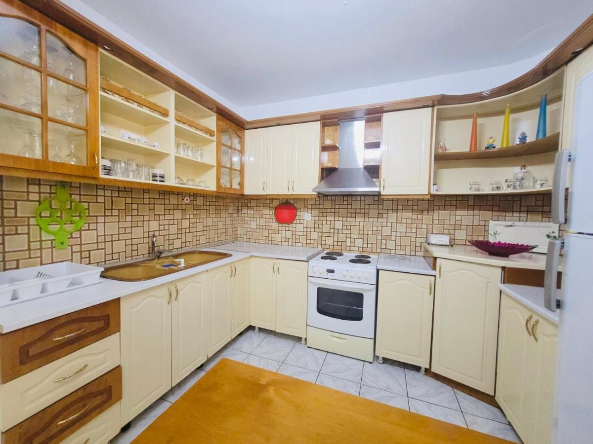 Anis Apartments Sarandë Esterno foto