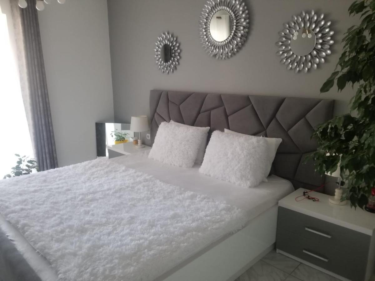 Anis Apartments Sarandë Esterno foto