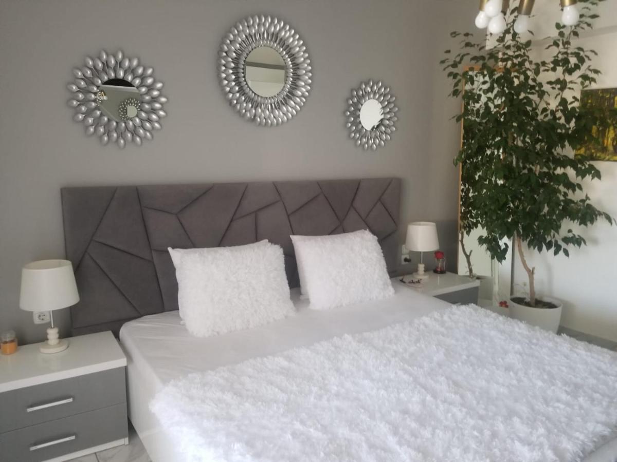 Anis Apartments Sarandë Esterno foto